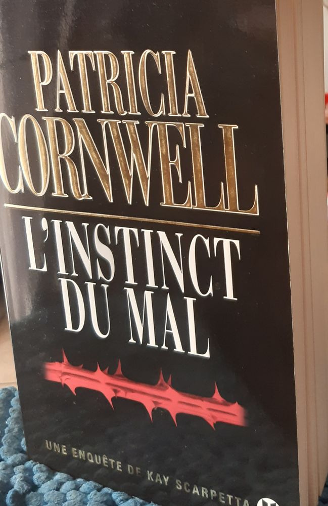 Roman de Patricia Cornwell 15 B�ziers (34)