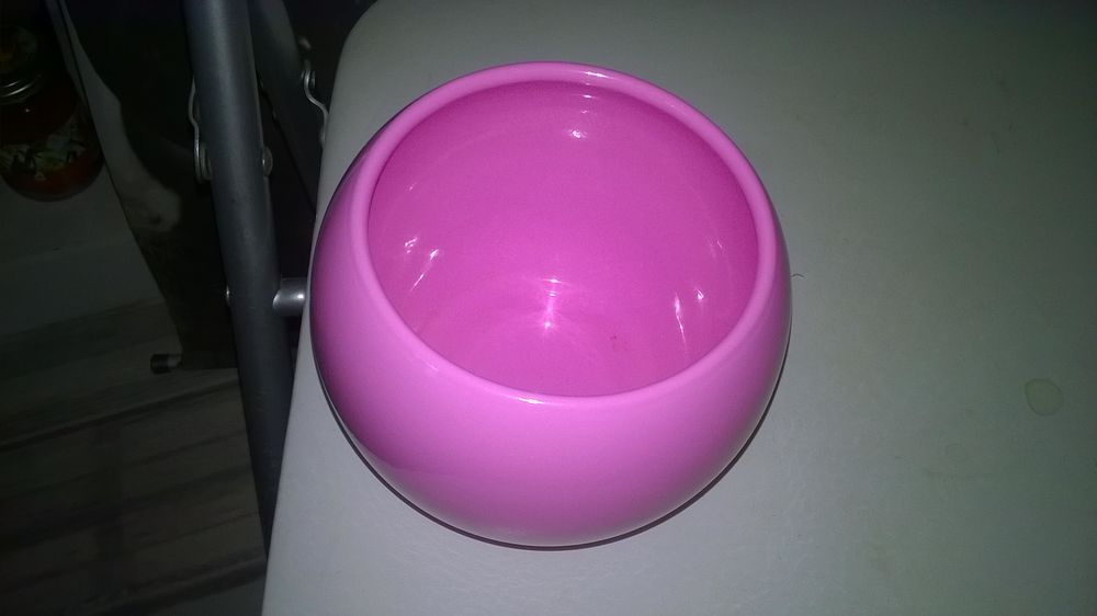 Pot rose bonbon
Neuf
pour fleurs,bonbons d�co ou autres
1 4 Talange (57)