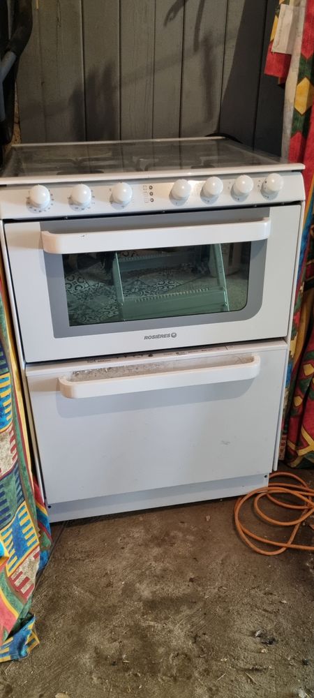 Rosi�re ( four, lave-vaisselle, 3 feux gaz et 1 �lectrique) 200 Mordelles (35)