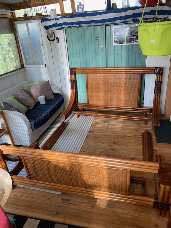 Lit en rotin  avec  2 tables de nuit 200 Parempuyre (33)