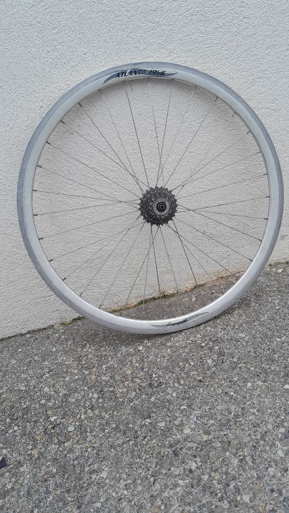 roue arriere 700 - 8 vitesses ''campagnolo'' 
25 Marignane (13)