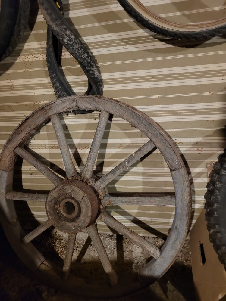 Roue de char 110 Mussy-sous-Dun (71)