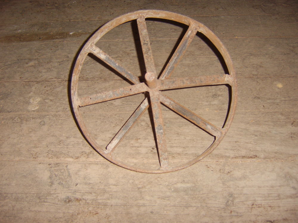 Roue en fer � 8 rayons crois�s 20 Romagnat (63)