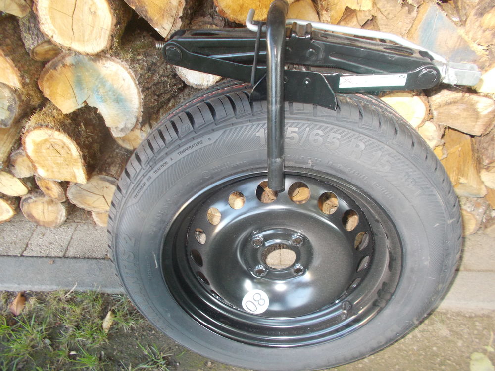 vd  une   roue  secours   185  65   15   avec  cric 80 Moulins (03)