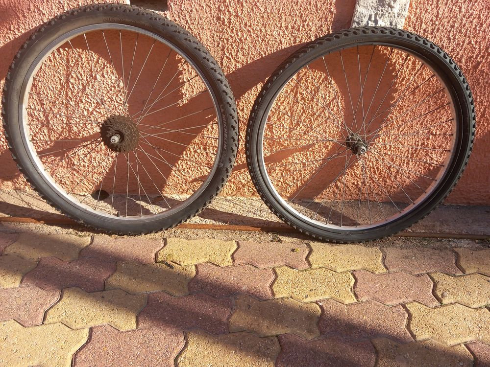 2 roue de velo arriere et avant 20 Saussan (34)