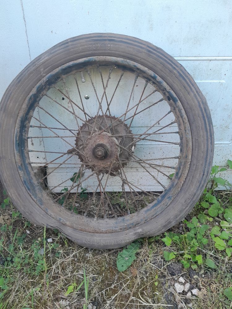 roue vieille moto Peugeot 40 Frahier-et-Chatebier (70)