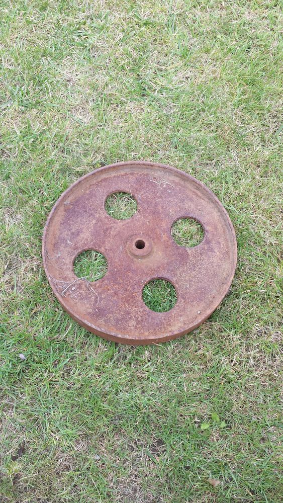 roue en fer vintage pour d�coration ou autre tr�s bon �tat 0 M�rignies (59)