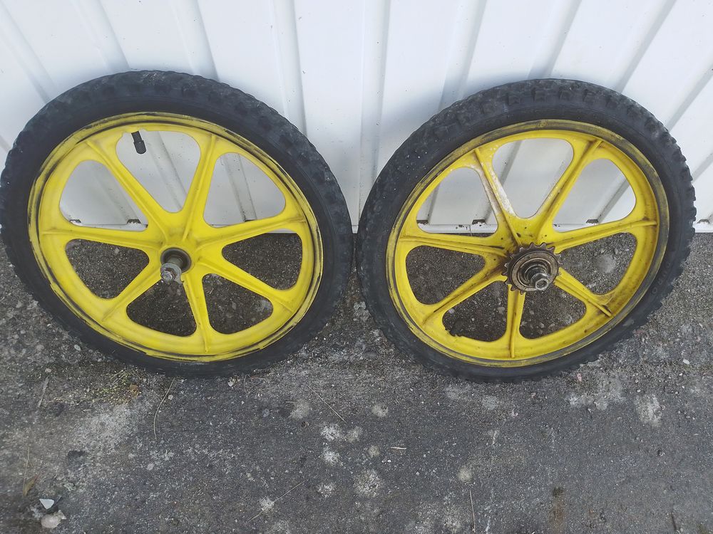 Roues avant et arri�re 16 pouces 15 euros les 2 . 15 Vand�uvre-l�s-Nancy (54)