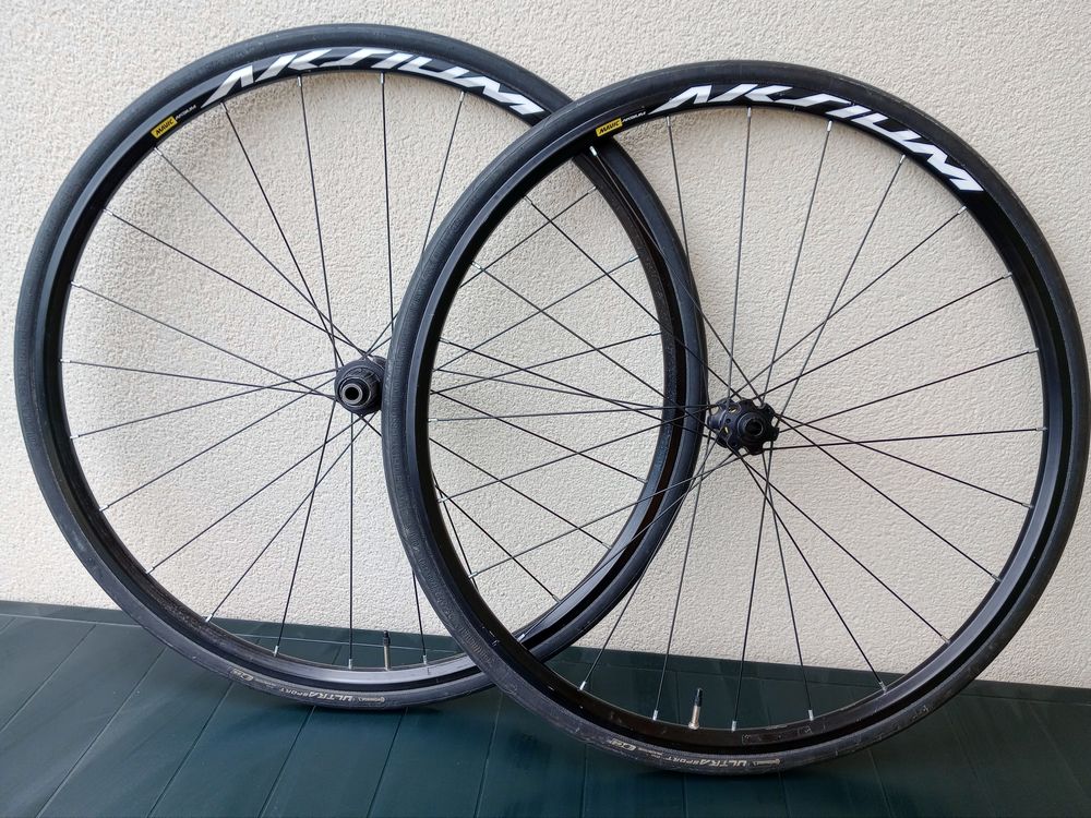 Roues avant arri�re AKSIUM MAVIC 25-622 pneus Continental 90 Couzeix (87)