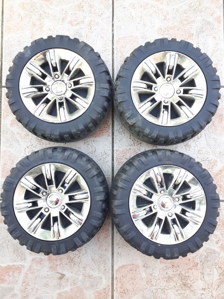 4 Roues en polypropyl�ne 20 Montigny-Lencoup (77)