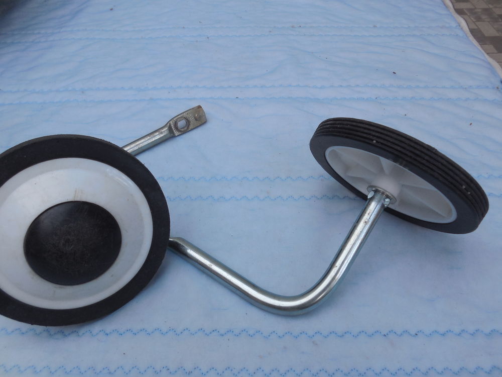roues stabilisatrices  :  pour  v�lo  16 pouces  d�catlhon 6 Pontault-Combault (77)