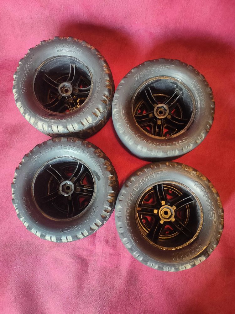 4 roues traxxas sledgehammer 25 Avermes (03)