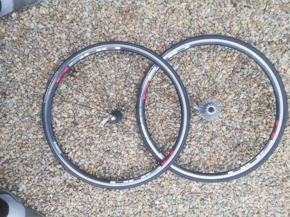 Roues de v�lo route en aluminium Shimano 40 Loyat (56)