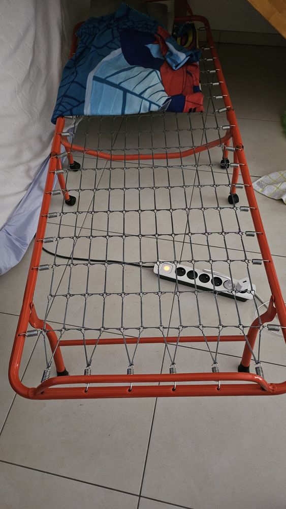 Lit rouge pliable 30 Anse (69)