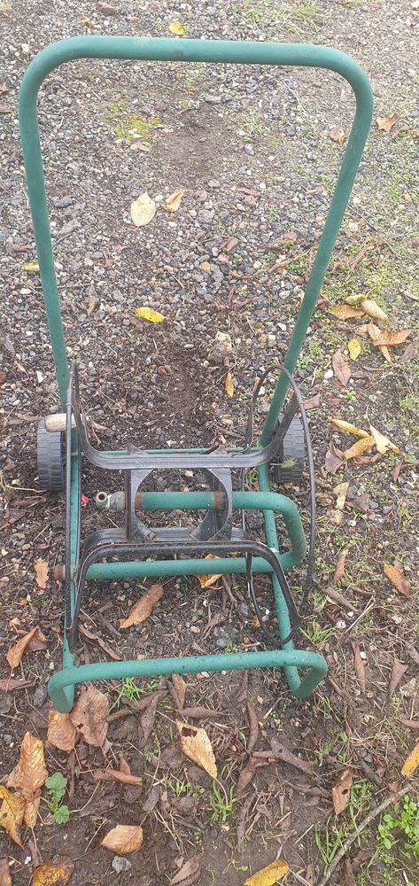 Rouleau m�tallique pour tuyau arrosage 10 �tampes (91)