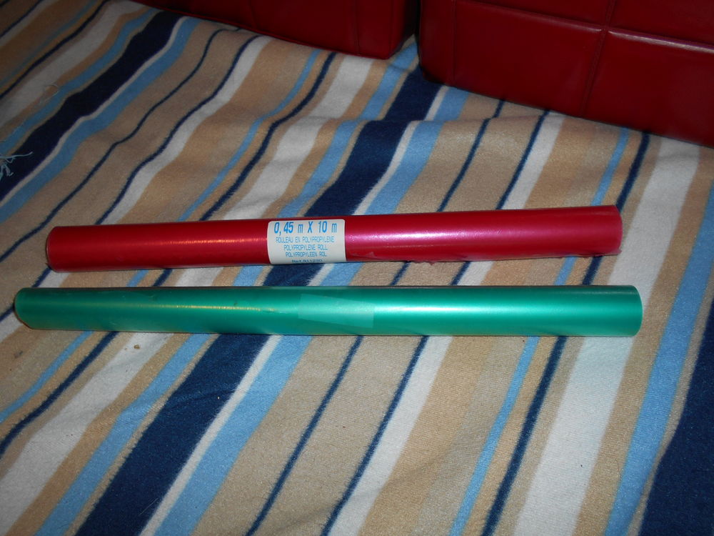2 rouleaux de papier couleur 4 Grospierres (07)