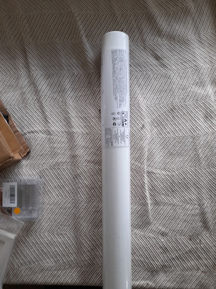 3 rouleaux de papier peint de blanc 
5 Presles (95)