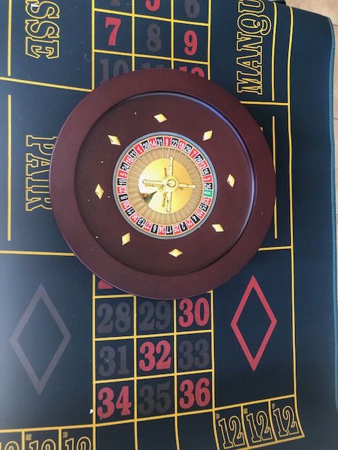 ROULETTE DE CASINO + TAPIS ETAT NEUF 150 Montpellier (34)