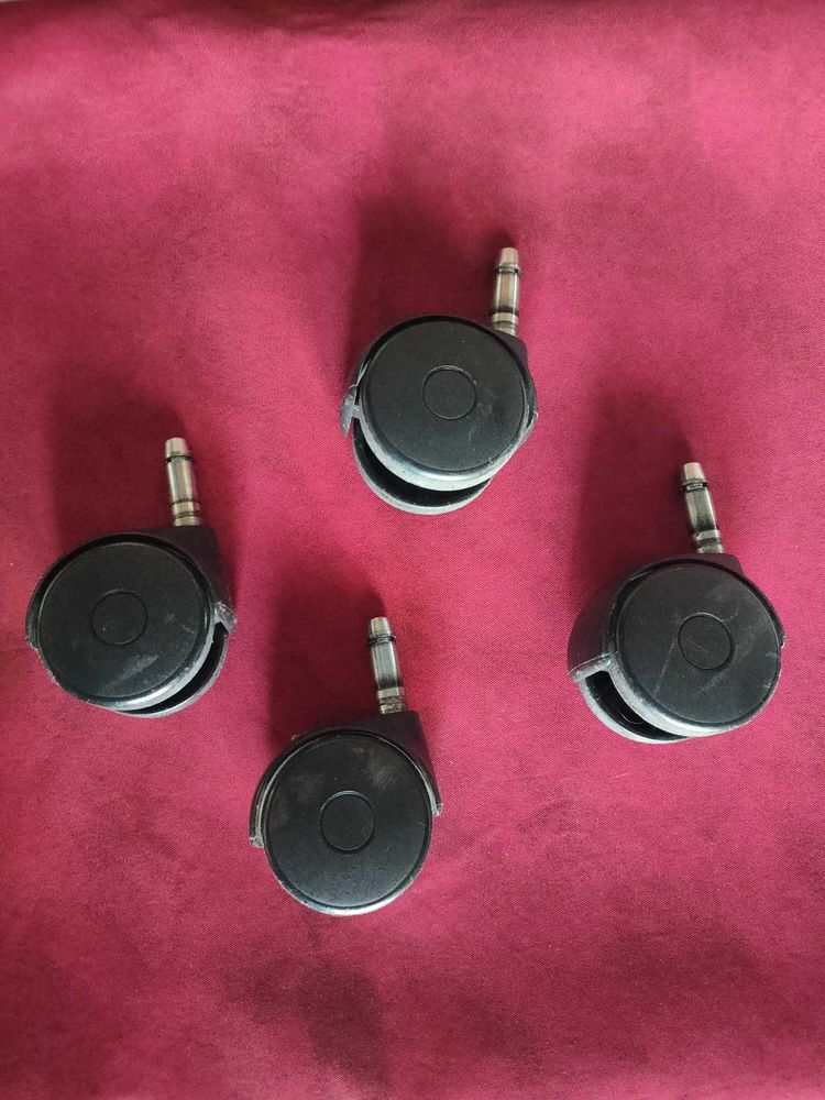 4 roulettes diam�tre 5 cm 3 Avermes (03)