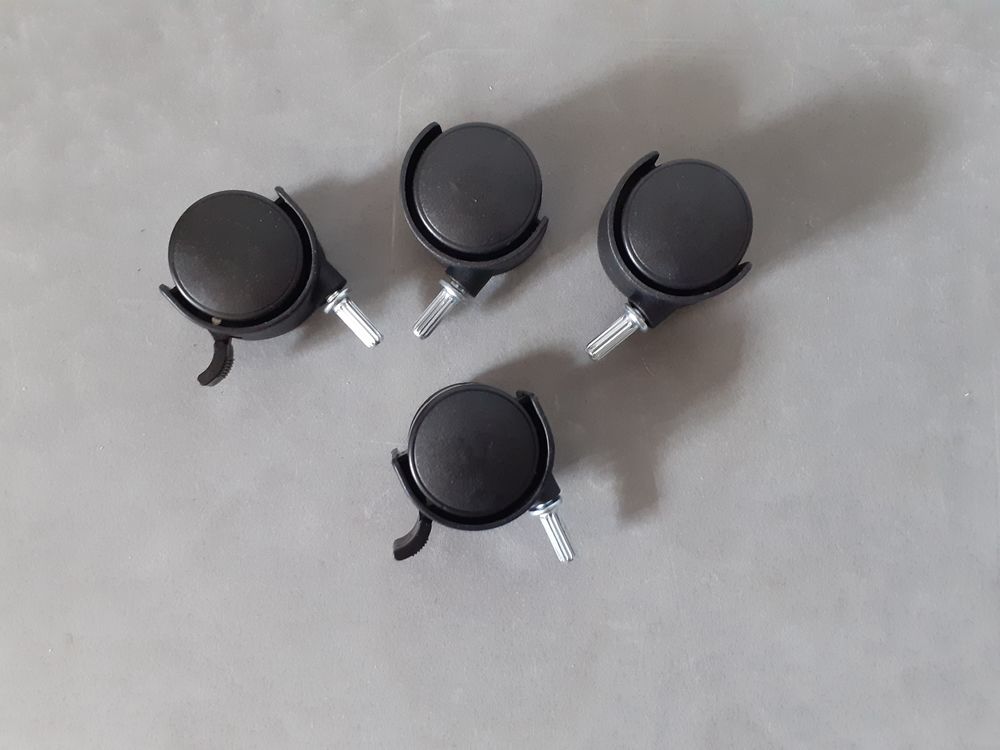 Lot de 4 roulettes noires neuves 5 Baume-les-Dames (25)