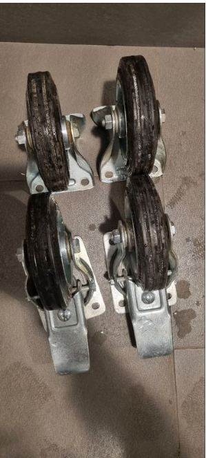 Lot de 4 roulettes pivotantes 80 Paris 13 (75)