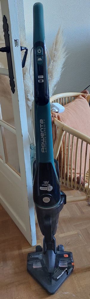 ROWENTA Aspirateur balai 
sans fil Air Force Serenity 0 Marseille 2 (13)