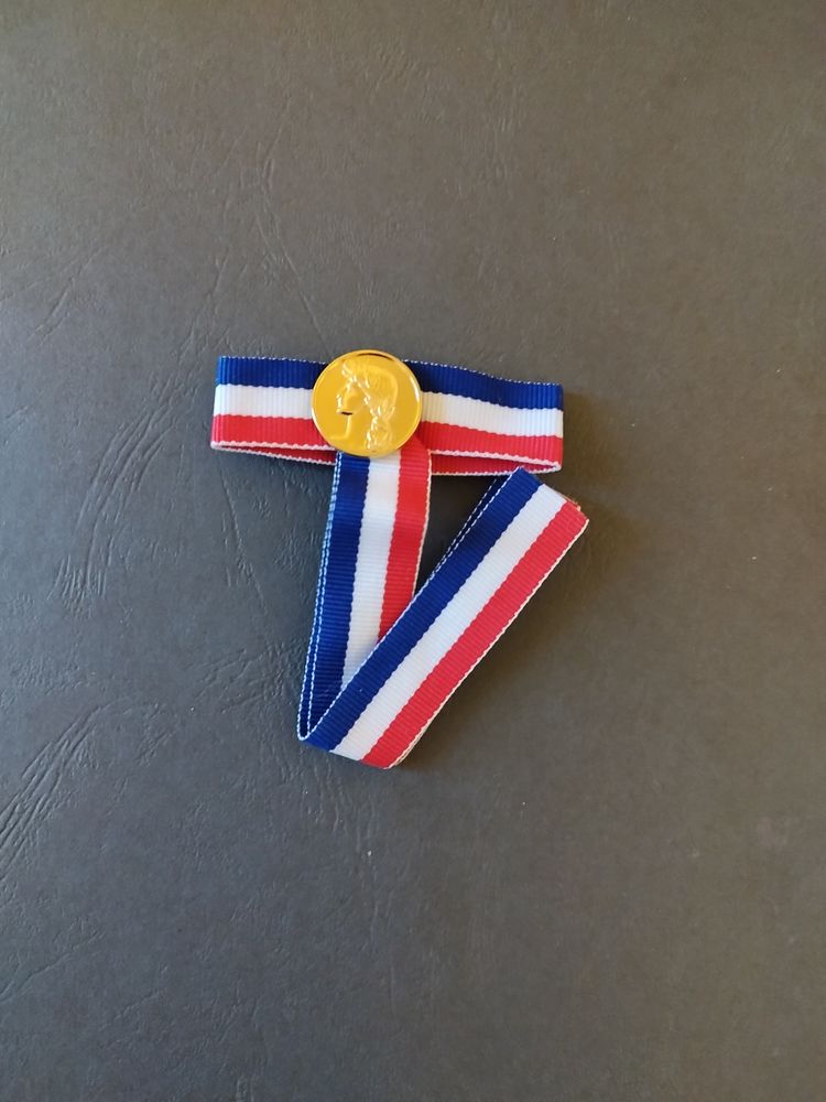 Ruban tricolore pour dipl�me avec Marianne dor�e 1 Mers-les-Bains (80)