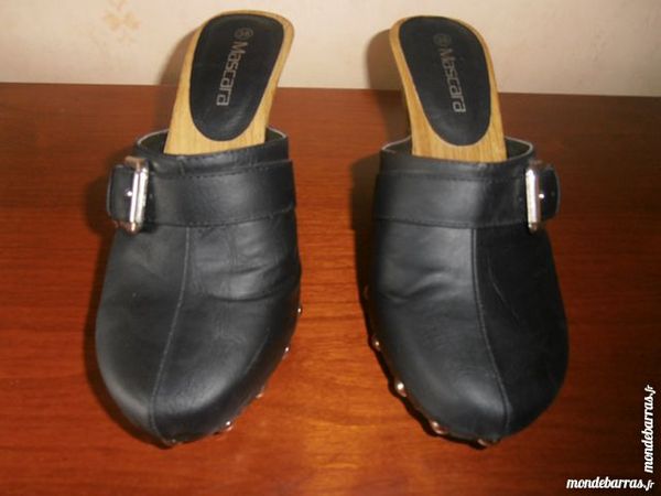 Sabots noirs boucle argent�e 20 Tours (37)