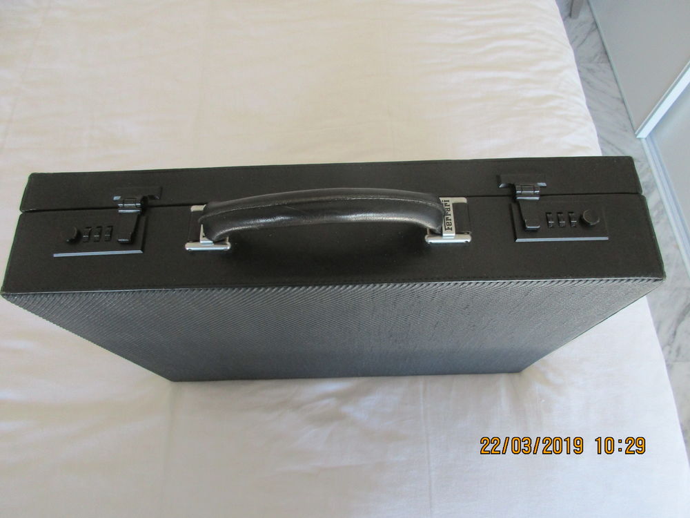 SACCOCHE FERRARI 210 Nice (06)