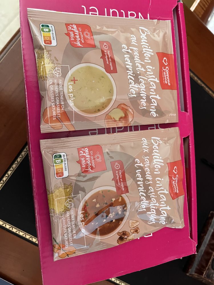 Lot de 23 sachets neufs bouillon instantan�s 39 La Roquebrussanne (83)