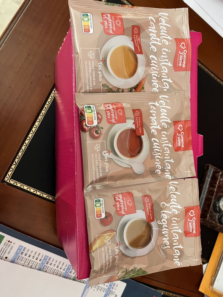 Lot de 34 sachets  de velout�s instantan�s 50 La Roquebrussanne (83)