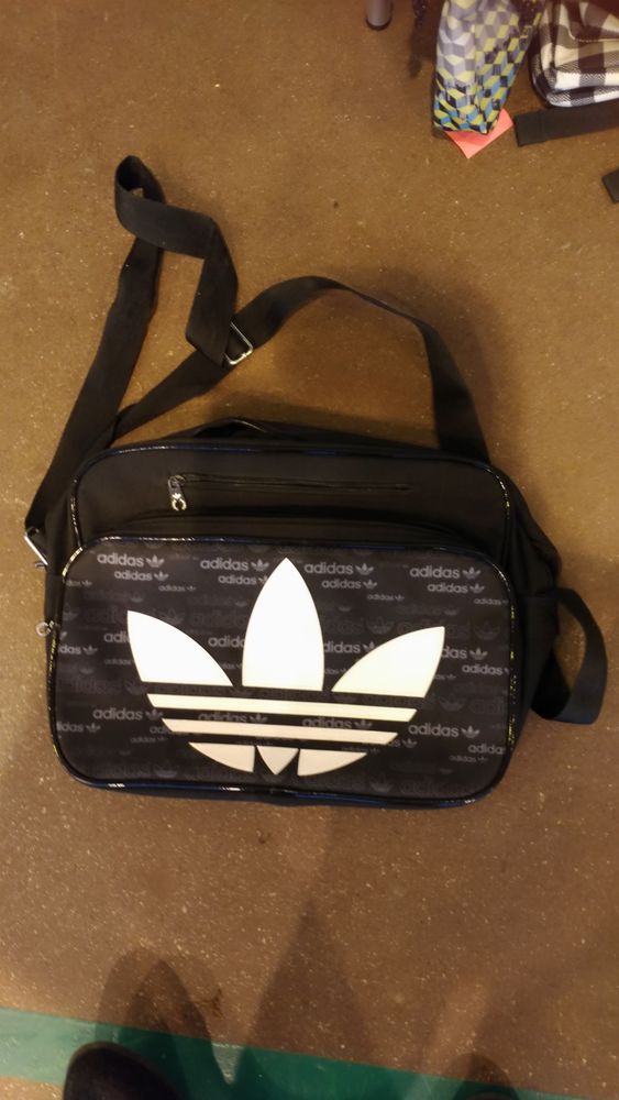 sac/ sacoche � bandouli�re ADIDAS, NEUVE 20 Abbeville (80)