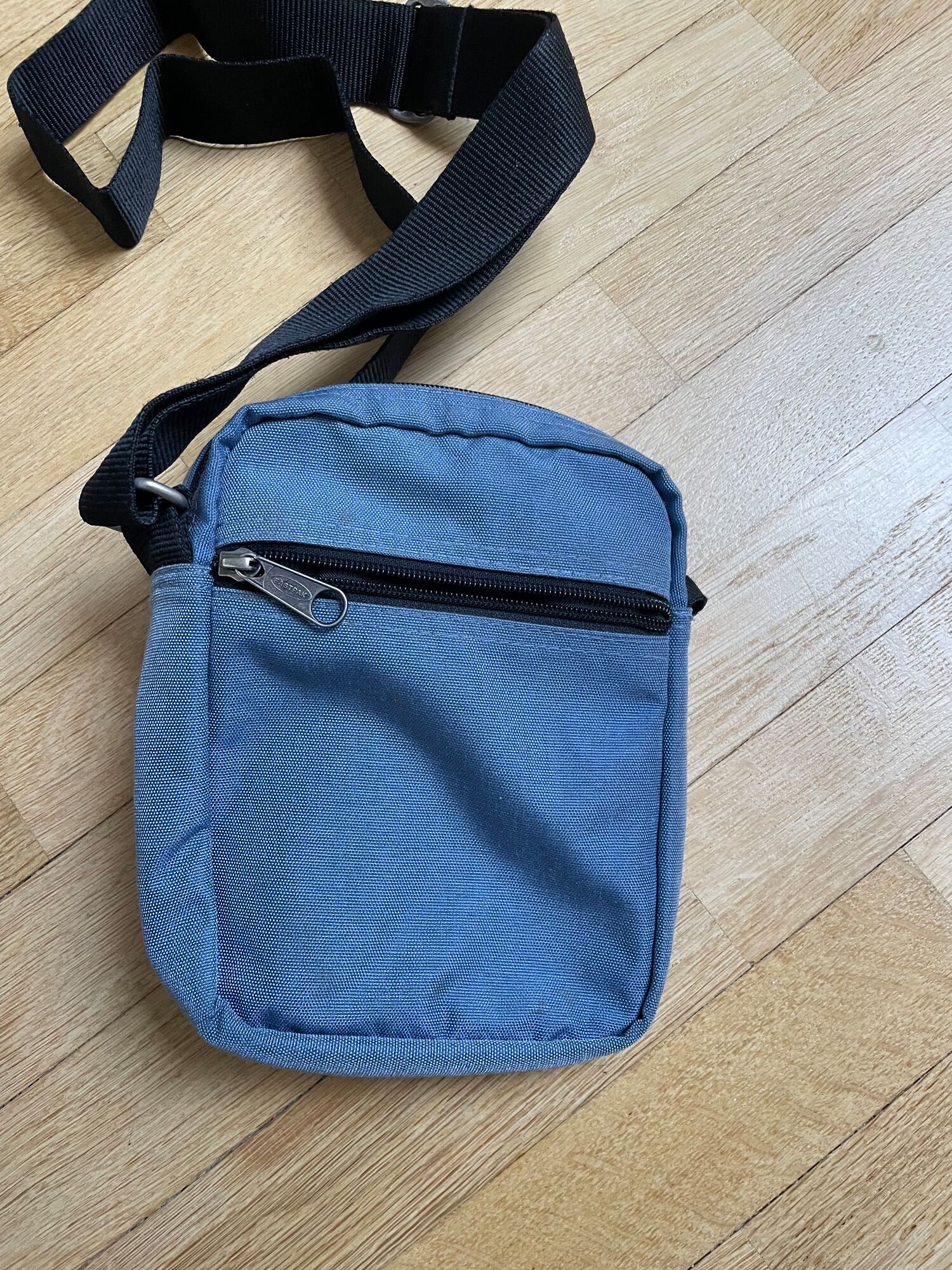 Sacoche bandouli�re EASTPAK 10 Milly-la-For�t (91)