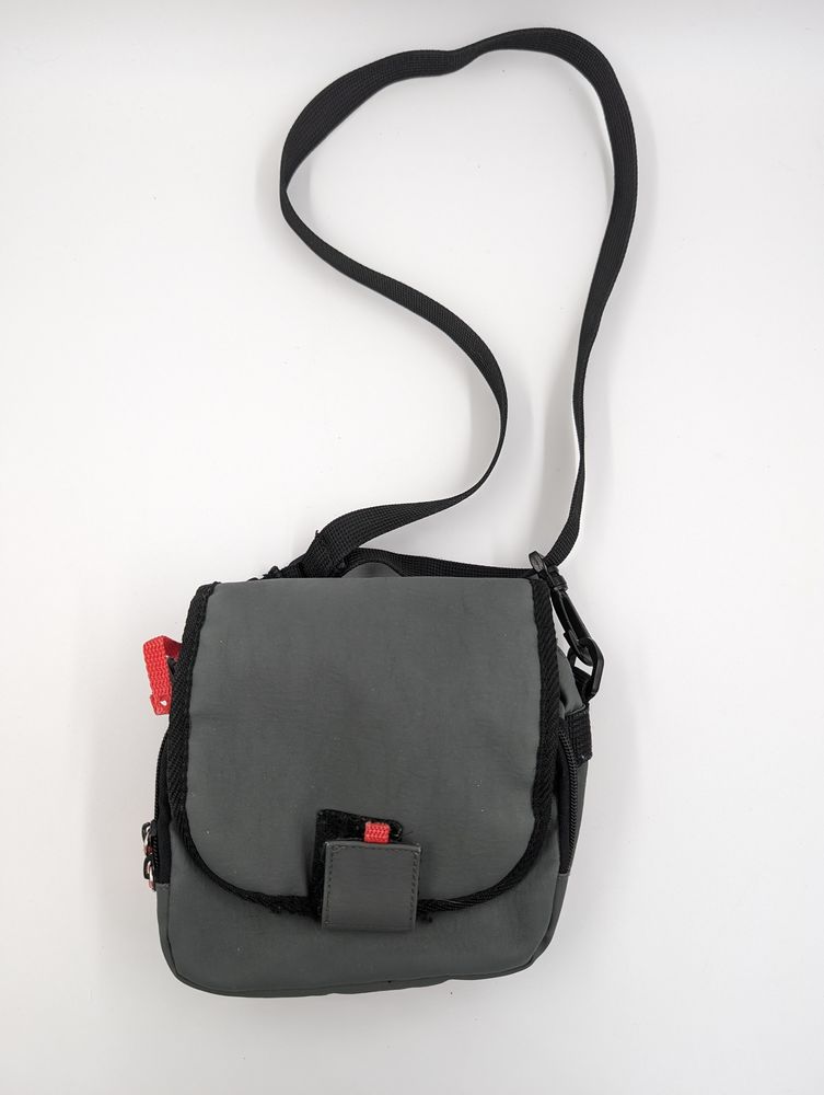 Sacoche Bandouli�re grise et noire 2 Vulbens (74)