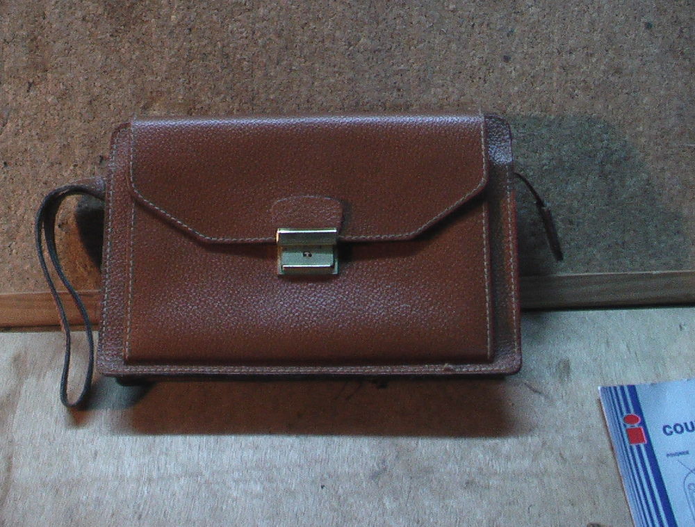 sacoche beau cuir couleur fauve
10 Clermont-Ferrand (63)