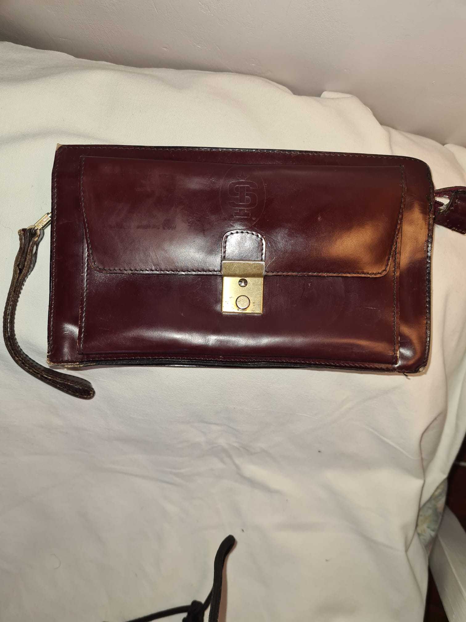 Sacoche en cuir bordeaux ann�es 60.Tres bon etat 12 Gravigny (27)