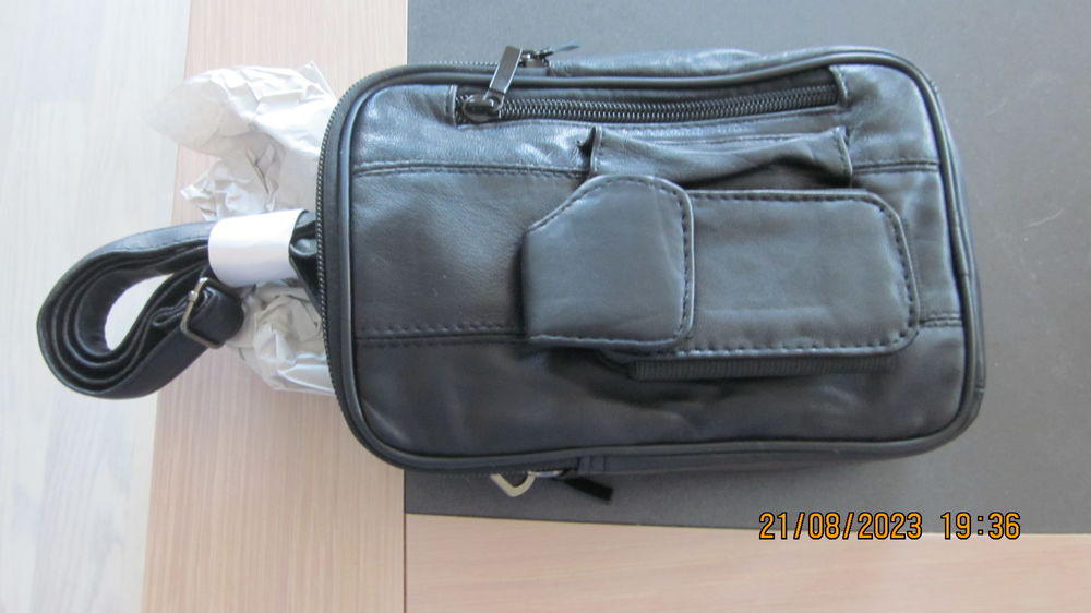 SACOCHE EN CUIR NOIR NEUVE POUR HOMME DE JULES 15 Coquelles (62)