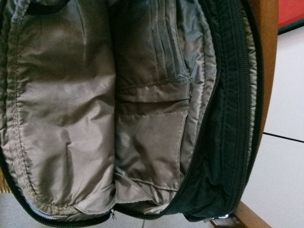 sacoche GM �tat neuf peu utilis� trop grande 26 Jou�-sur-Erdre (44)