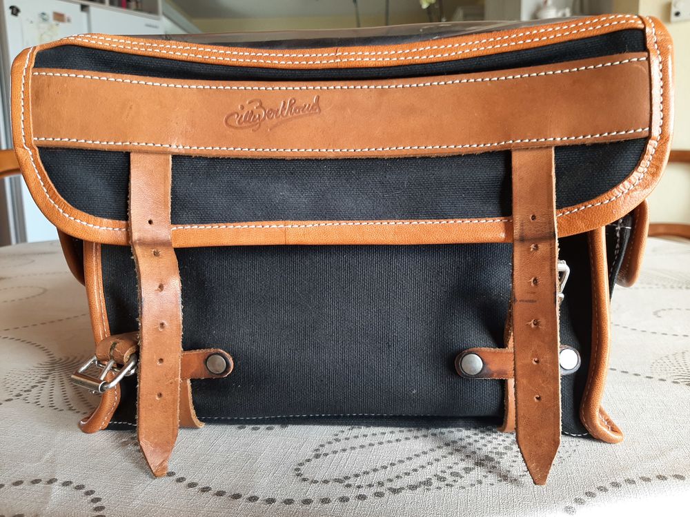 sacoche de guidon pour cyclotouriste. 200 Mareuil-sur-Lay-Dissais (85)