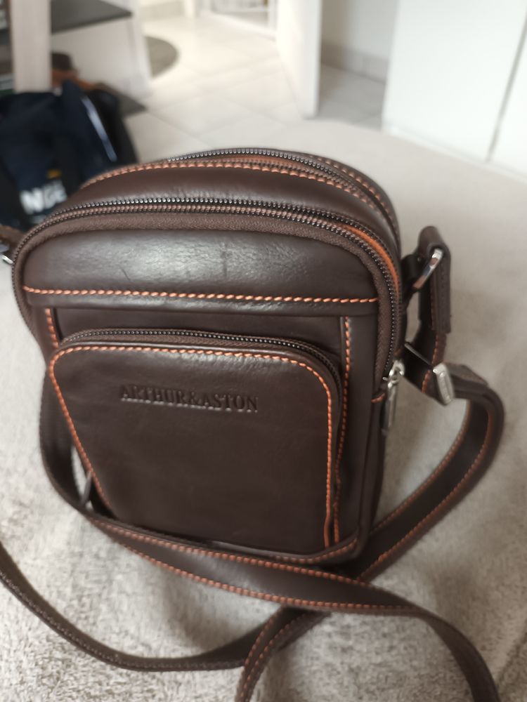 Sacoche homme marque Arthur &Aston 65 Carentoir (56)