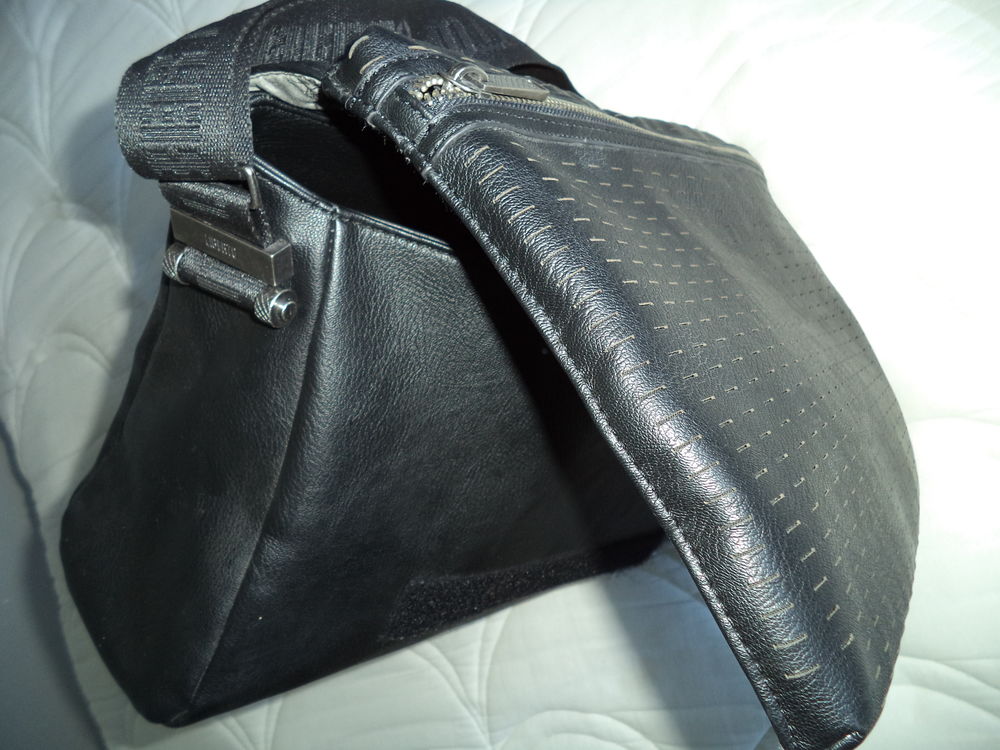 Sacoche LIBERTO. 12 Villenoy (77)