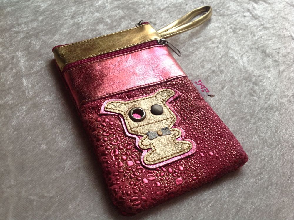 SACOCHE PETIT CHIEN TITAKI POUR PORTABLE... Envoi possible
2 Tr�gunc (29)