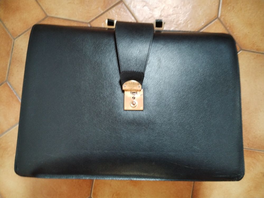 Sacoche  LE TANNEUR  en cuir.
30 Mantes-la-Jolie (78)