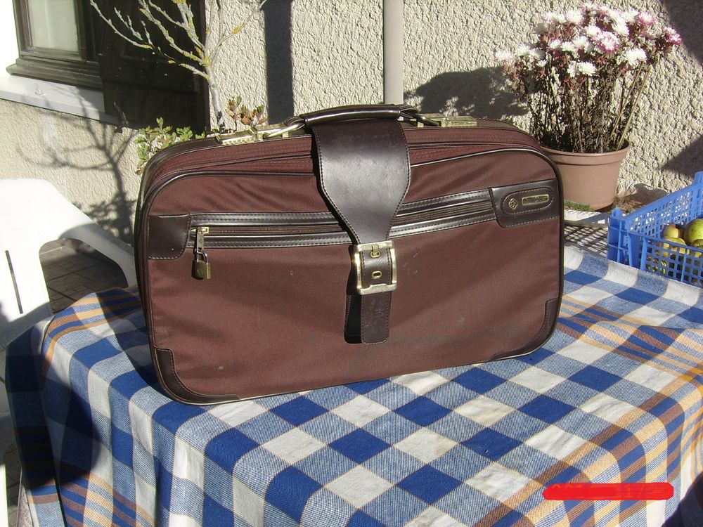 sacoche valisette SAMSONITE
cuir et toile
15 Clermont-Ferrand (63)