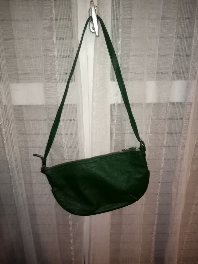   2 sacs � main en cuir de vachette (italie ) 20 �vry (91)