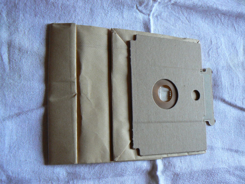 4 sacs � poussi�res   Menalux   10 Labastide-du-Vert (46)