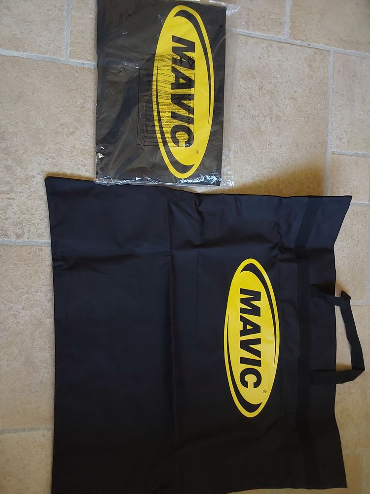 Sacs de transport pour roues de v�lo. 50 Vaison-la-Romaine (84)