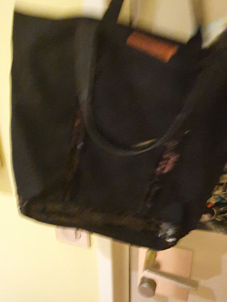 3 sacs : un  Vanessa Bruno 
1  Christian Lacroix  gd Cabas
300 Le Perreux-sur-Marne (94)