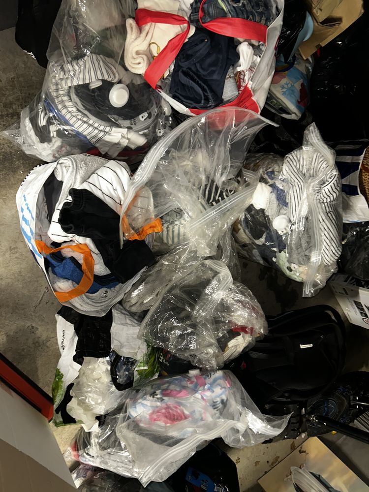 Lot de 12 sacs de v�tements enfants gar�ons toutes tailles 400 Grenoble (38)