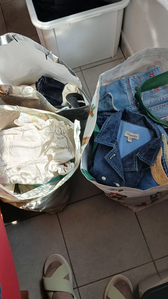 2 sacs de vetements fille 10 La Seyne-sur-Mer (83)